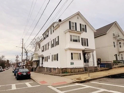 631 Walnut St, Fall River