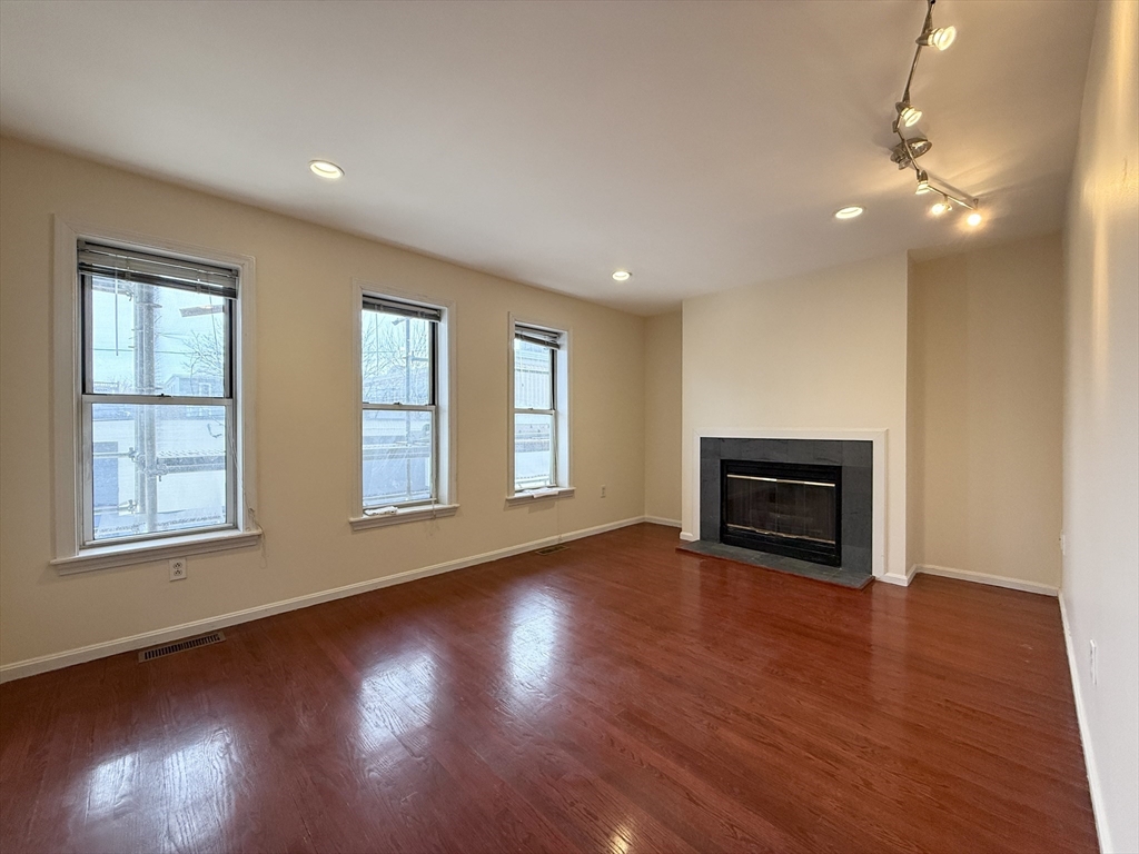 22 Chestnut, Cambridgeport