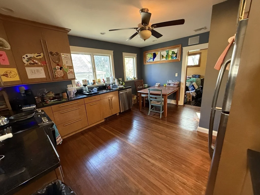 24 Upcrest, Oak Square