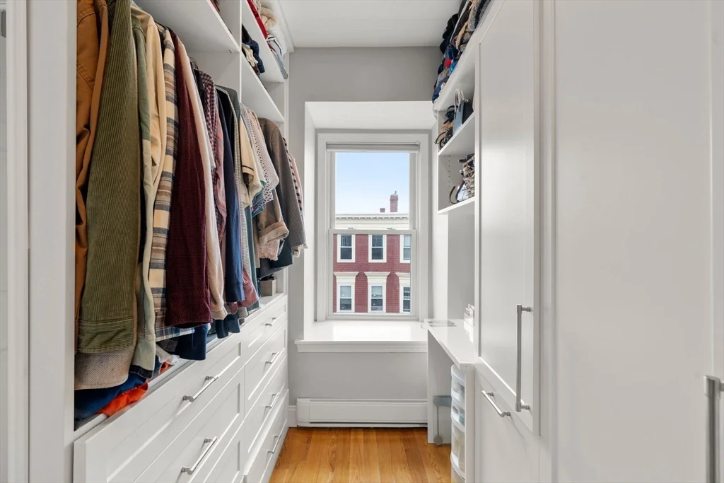 695 E 8th St, South Boston