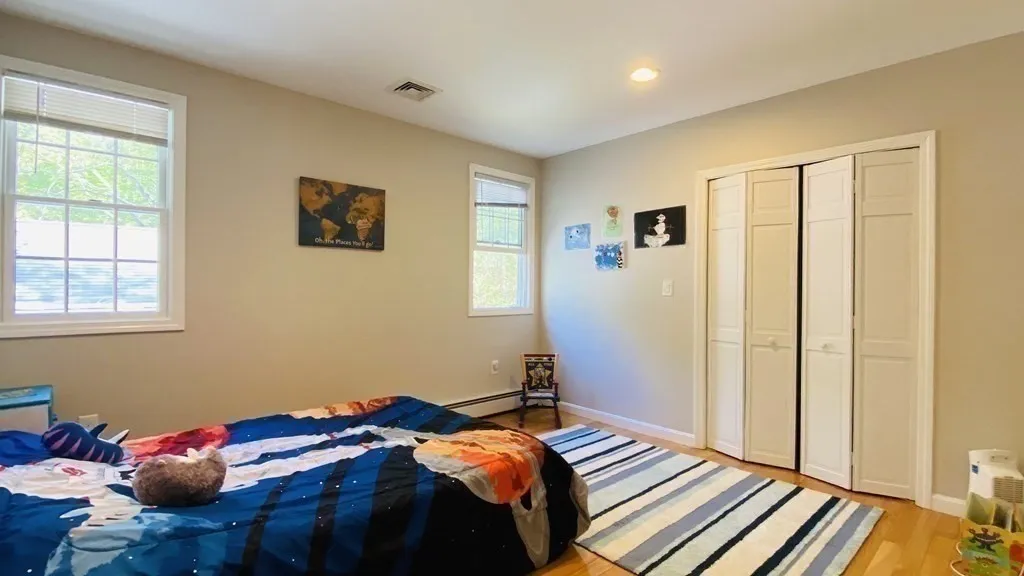 29 Burke Ln, Wellesley