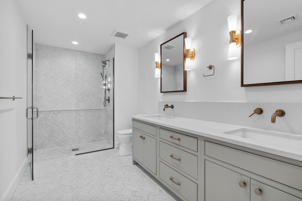 37 Farragut Rd, South Boston