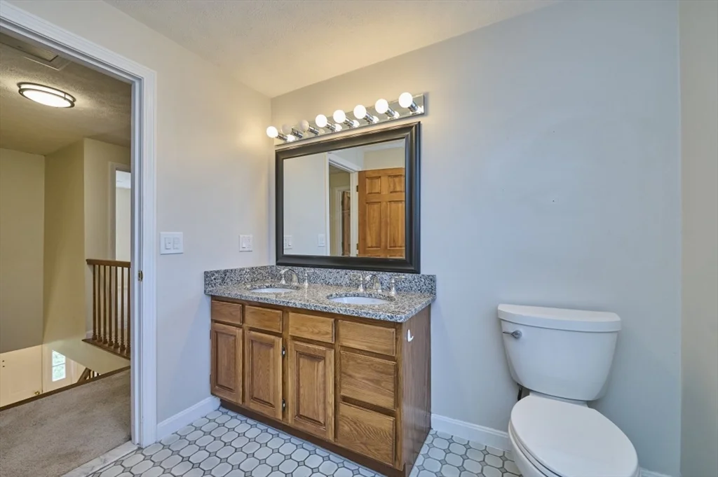 7 Gibbs Valley Path, Framingham