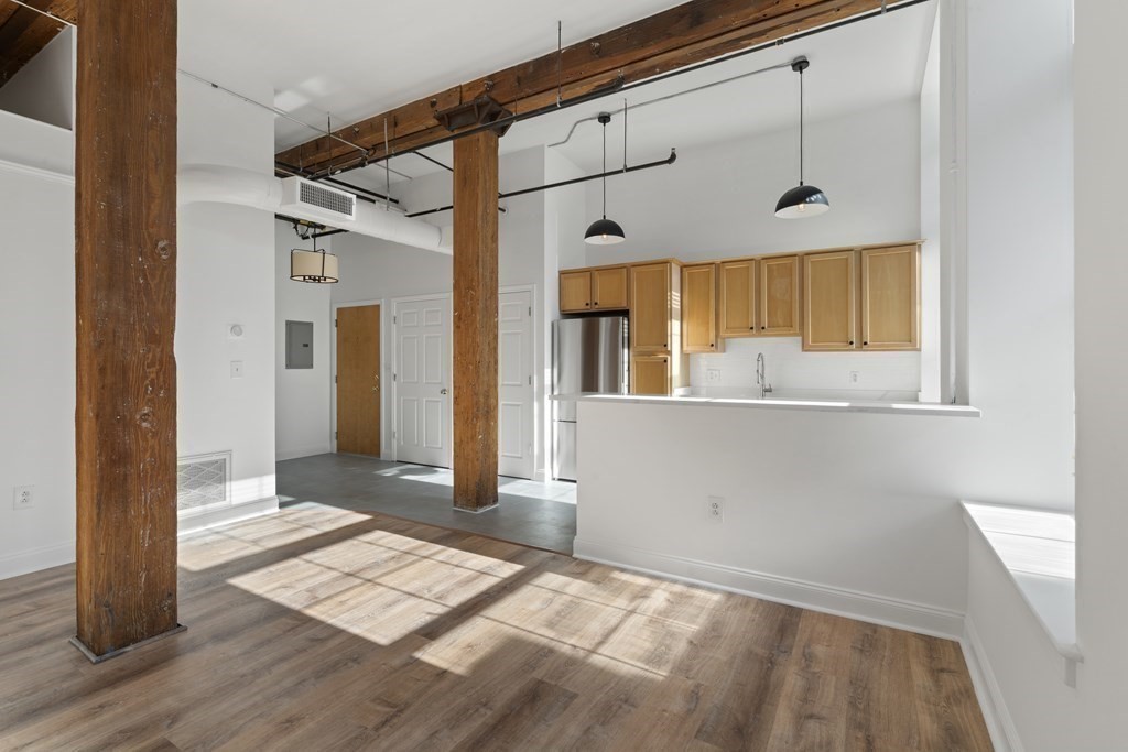 881 E 1st, South Boston