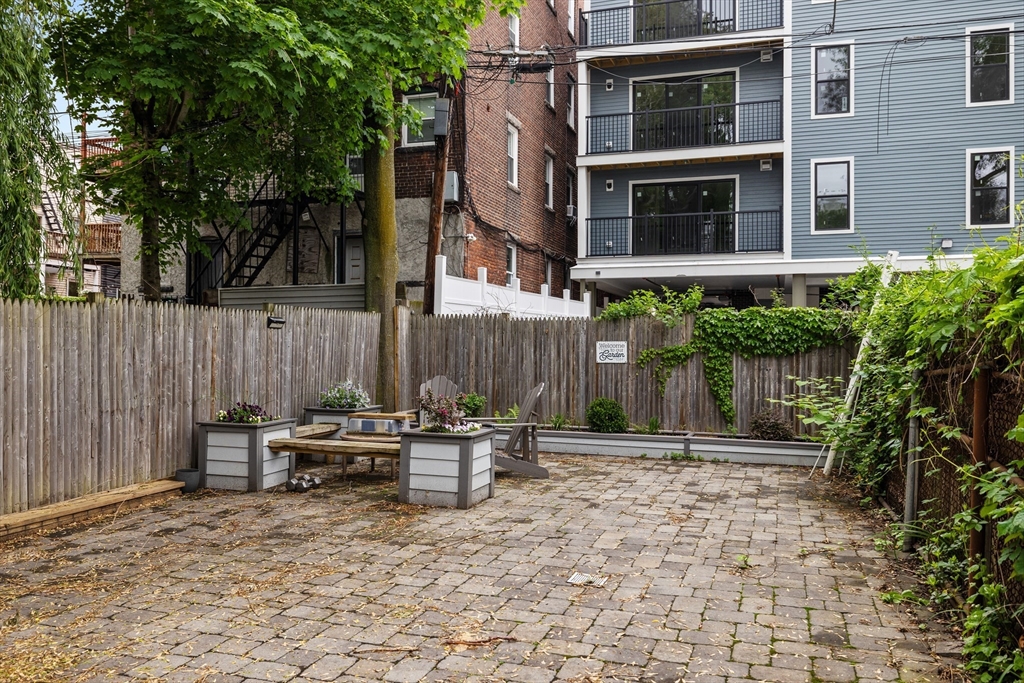 80 Everett St, East Boston