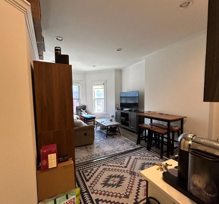 225 Newbury St, Back Bay