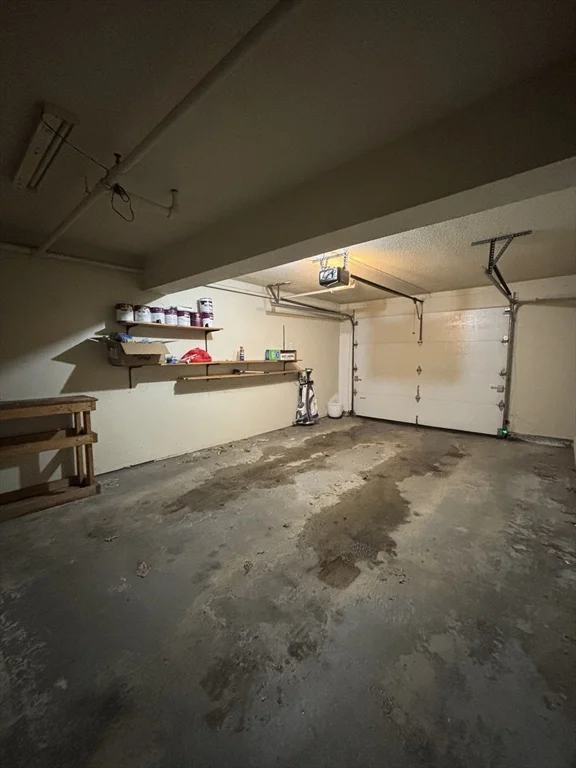 124 Tennis Plaza Rd, Dracut