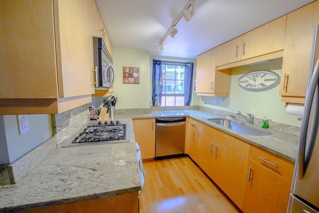 99-105 Broad, Waterfront