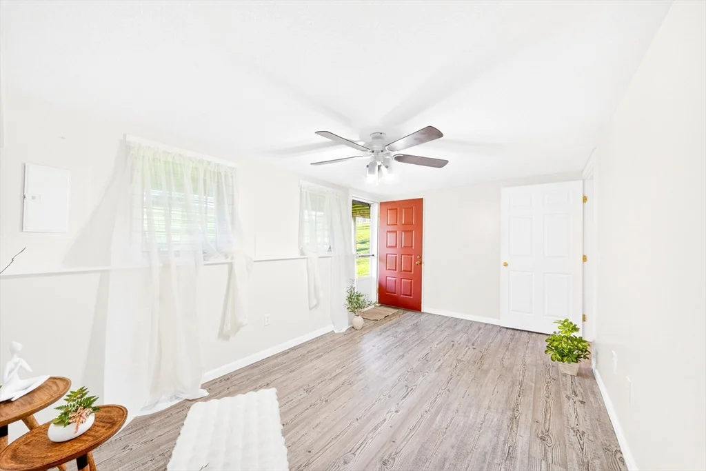 82 Camelot Dr, Worcester