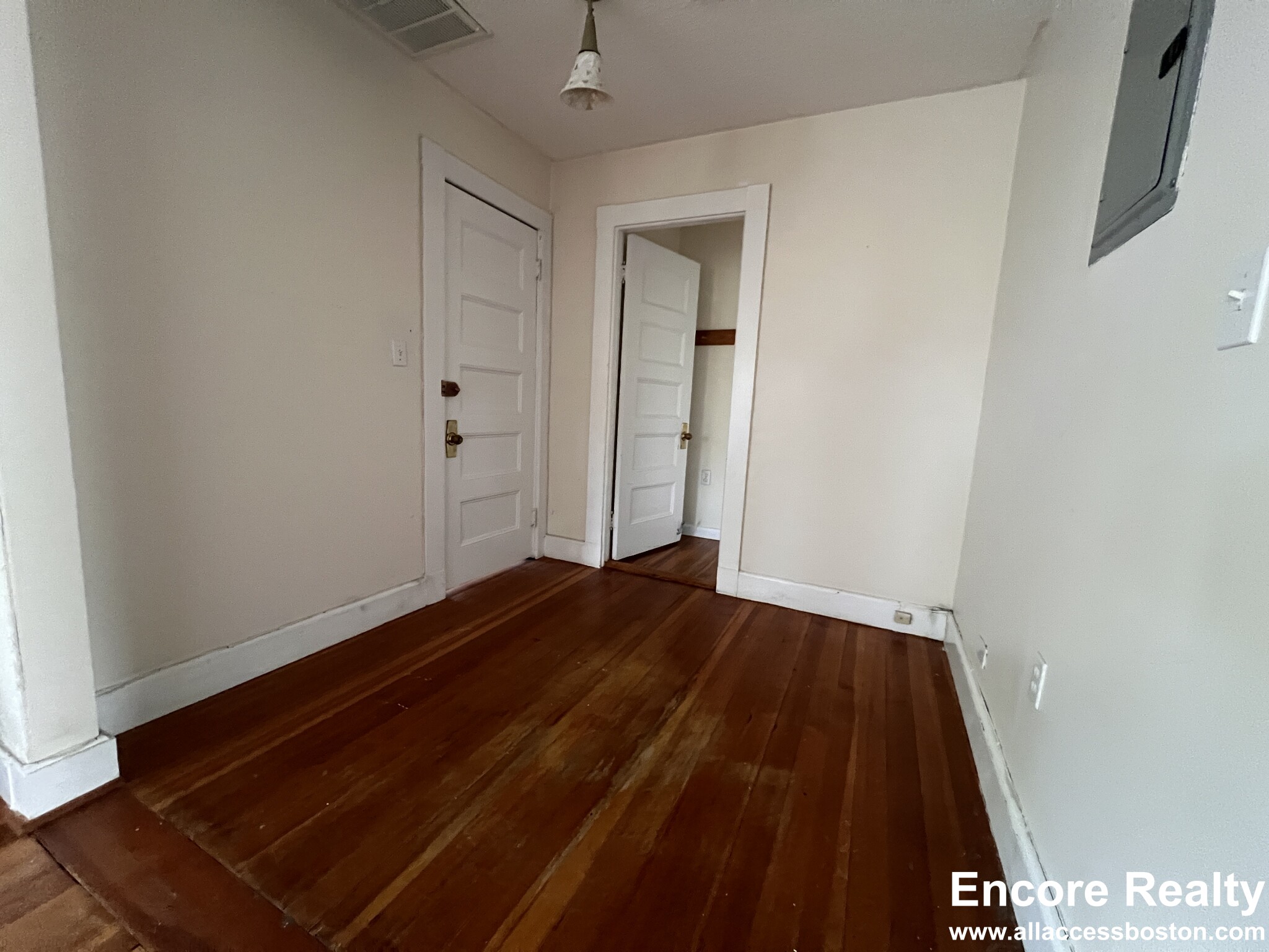 9 Kenwood St, North Brookline