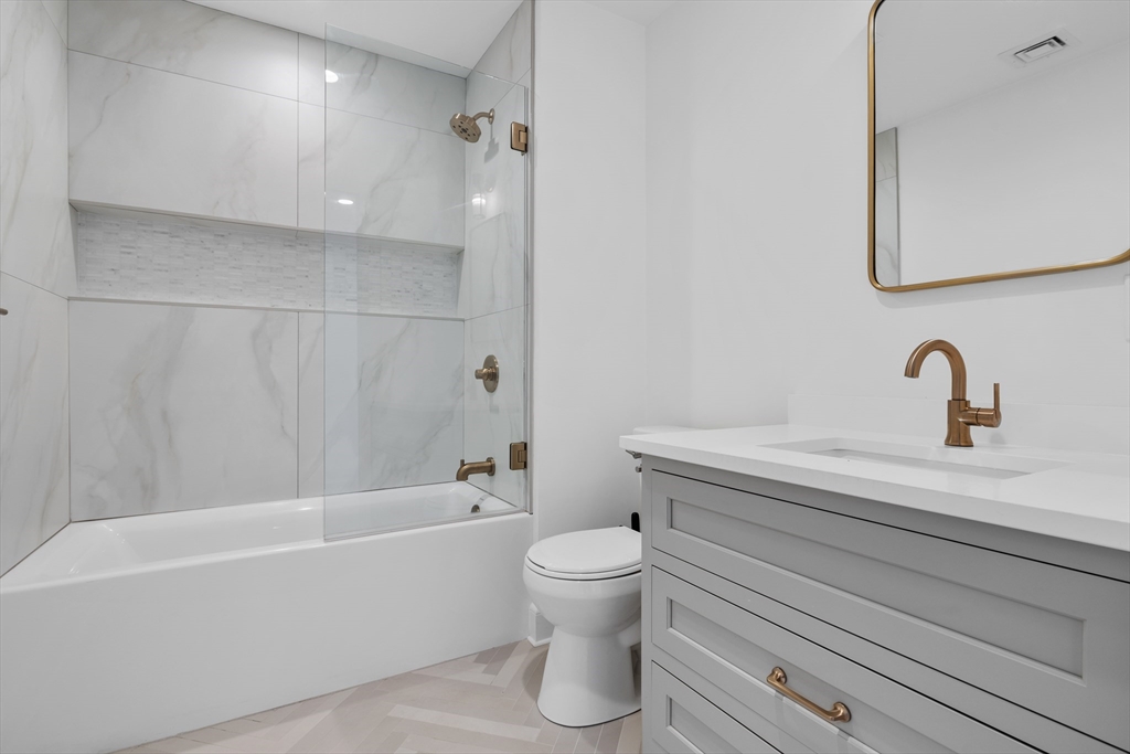 37 Farragut Rd, South Boston