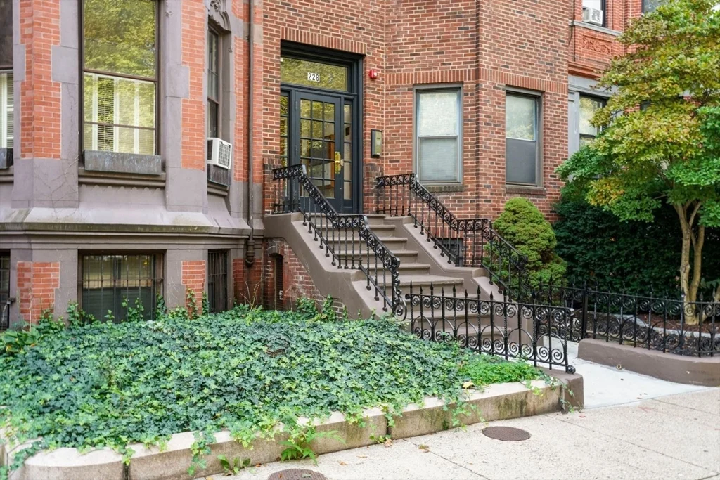 228 Commonwealth Ave, Back Bay