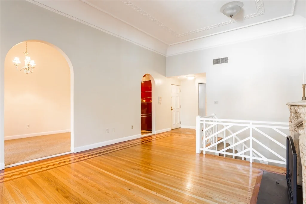 327 Commonwealth Ave, Back Bay