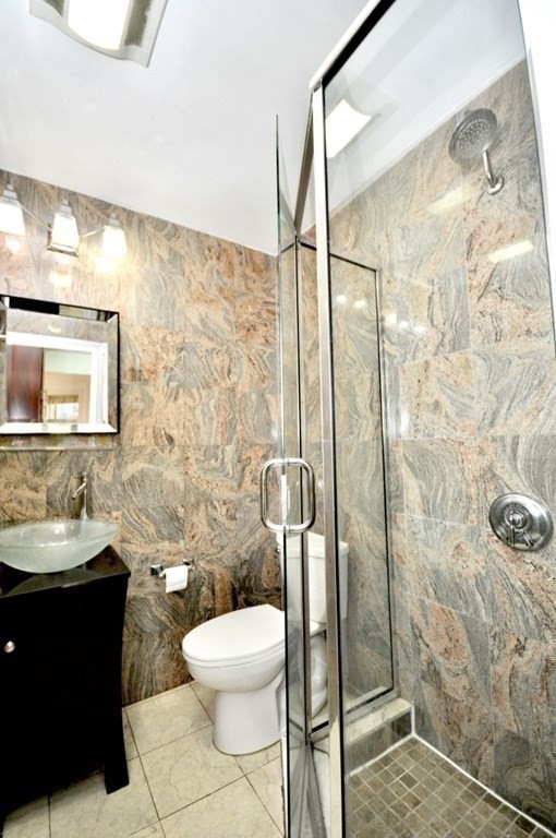 218 Newbury St, Back Bay