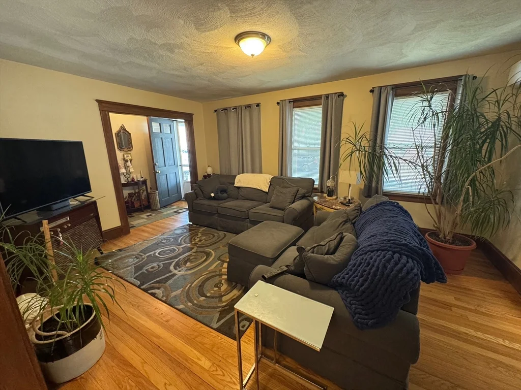 198 School St, Watertown