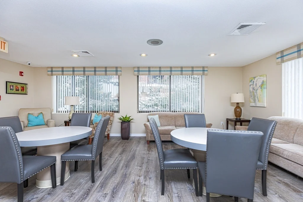 1002 Paradise Rd, Swampscott