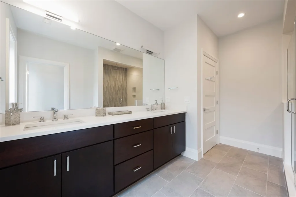 962 Walnut St, Newton
