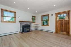 63 Pierrepont Rd, Newton Lower Falls