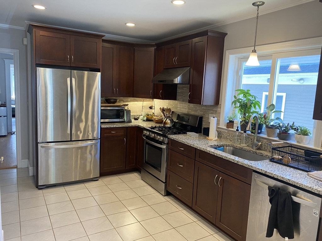 129 Brooks St, Oak Square