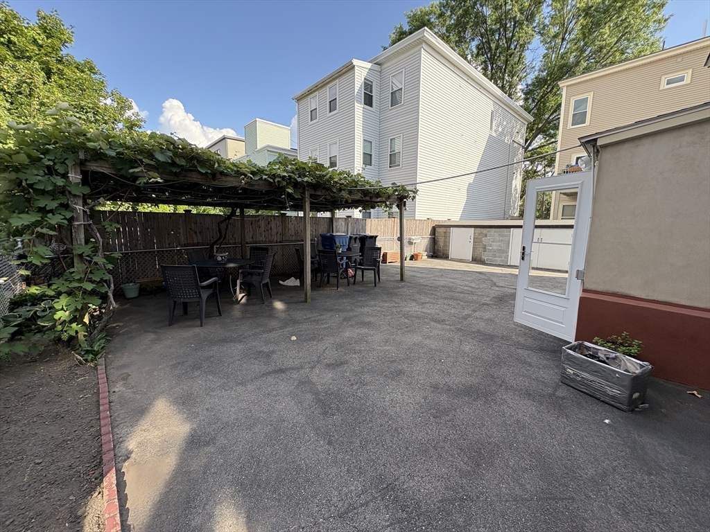 472 Windsor, Inman Square