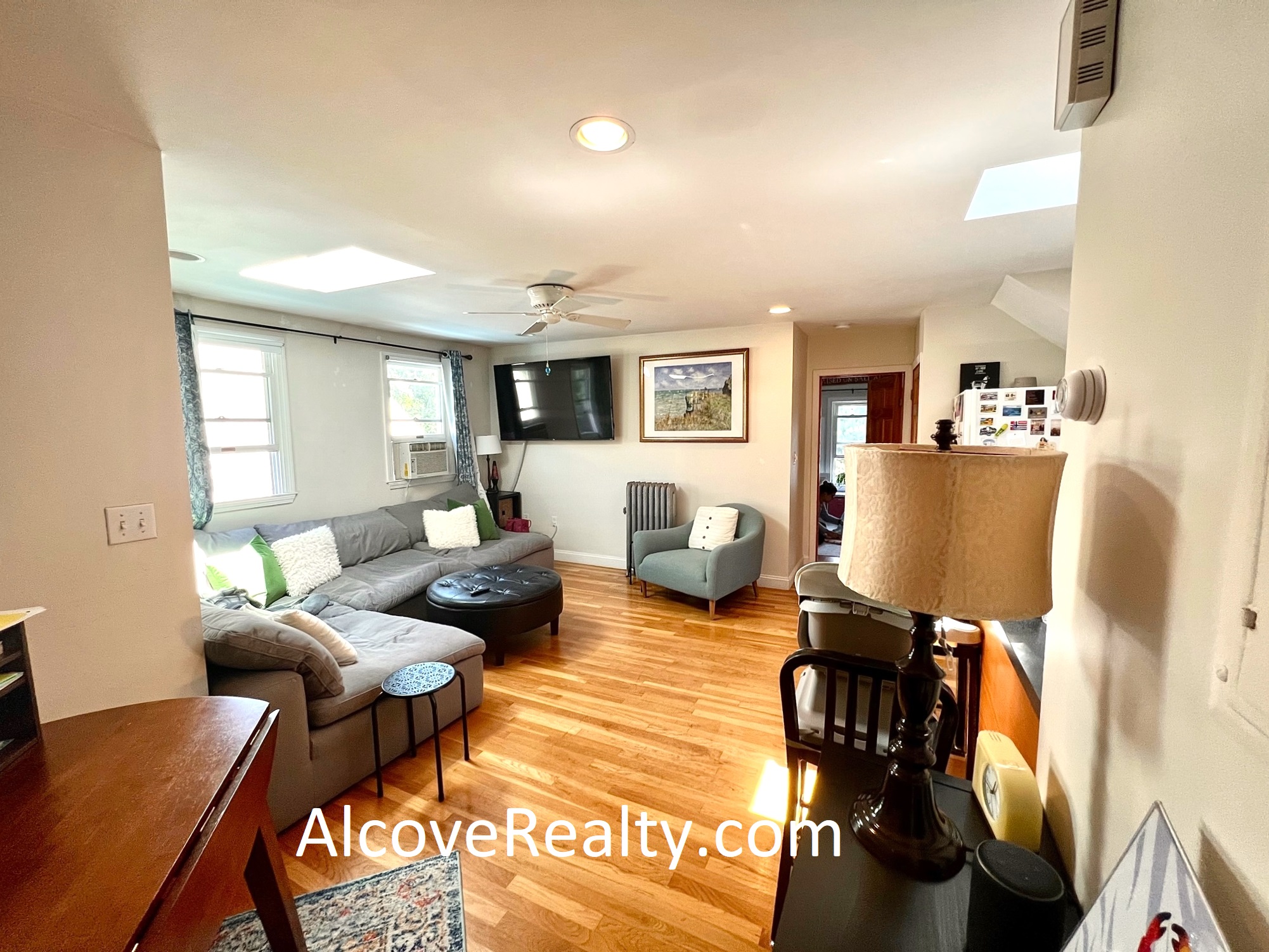 24 Burnham St, Tufts