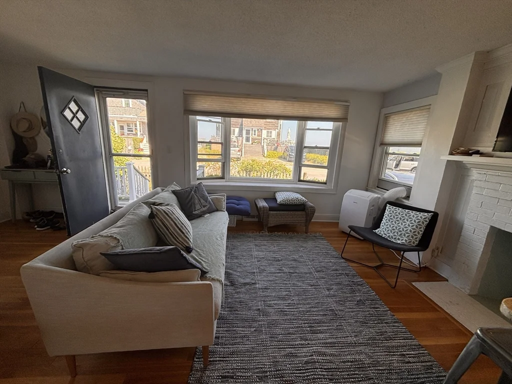 19 Bay Ave Winter Rental, Marshfield