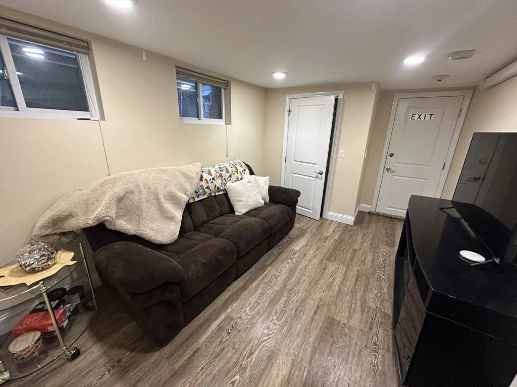 391 Washington, Ward Two