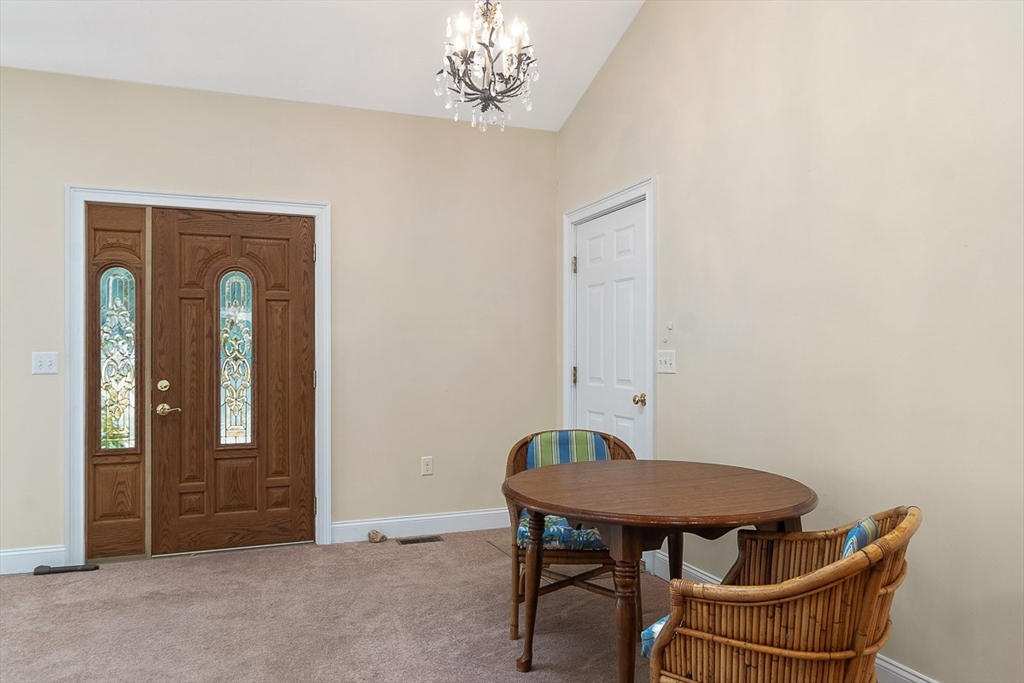 7 Charles Pl, Pepperell