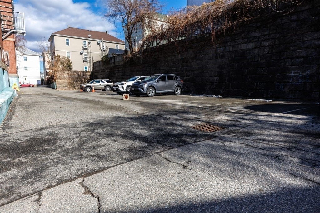 260 Fountain St, Fall River