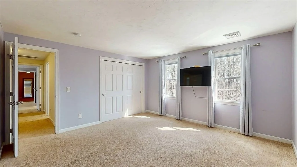 12 Coldbrook Rd, Millbury