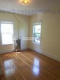 18 Fairbanks St, Oak Square