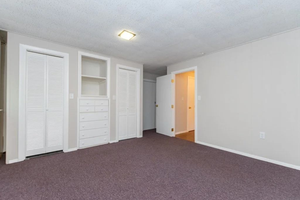 205 Hardy Pond Rd, Waltham