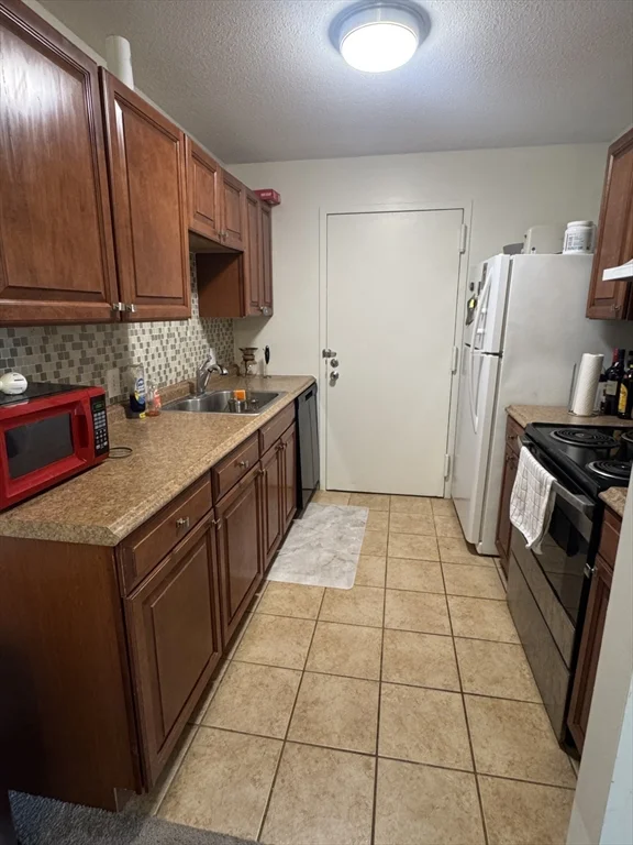 59 Village Brook Ln, Natick