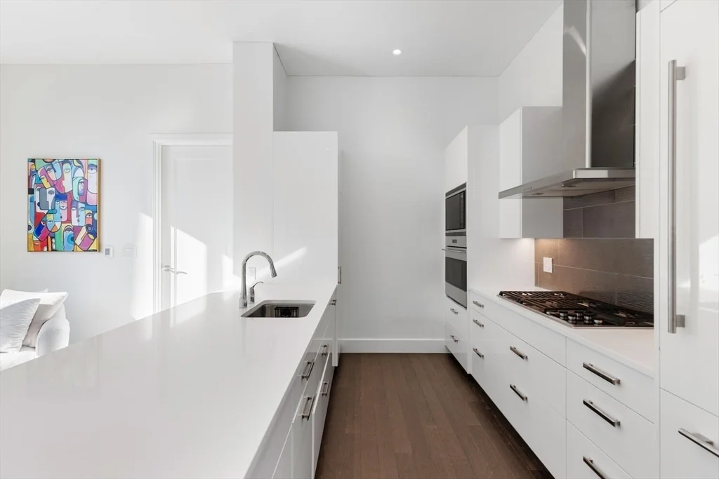 50 Liberty Dr, Seaport District