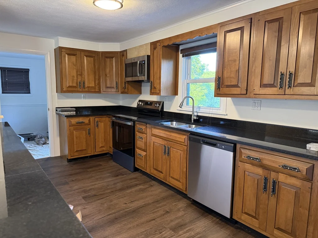 585 Burncoat St, Worcester