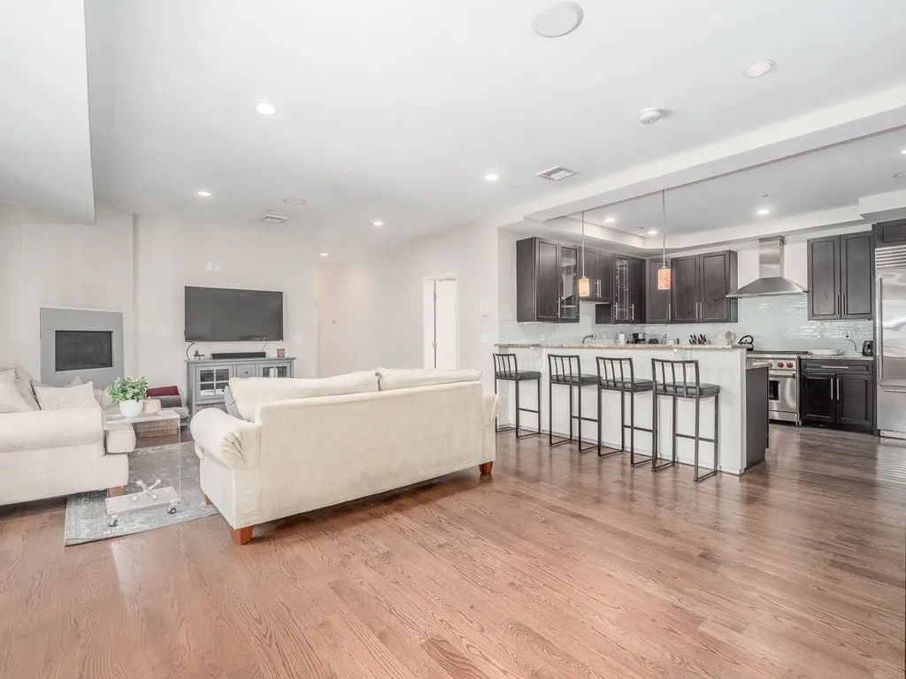 350 West Broadway, South Boston