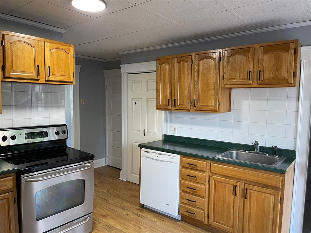 292 Providence Rd, Grafton