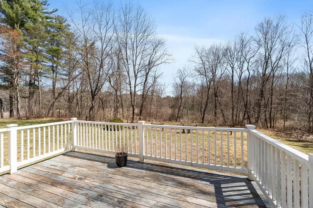 27 Pine St, Pepperell
