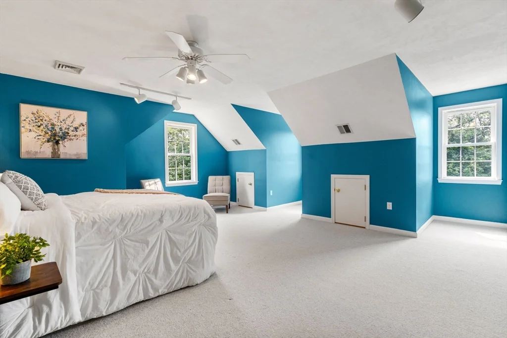 13 Breakneck Hill Rd, Hopkinton