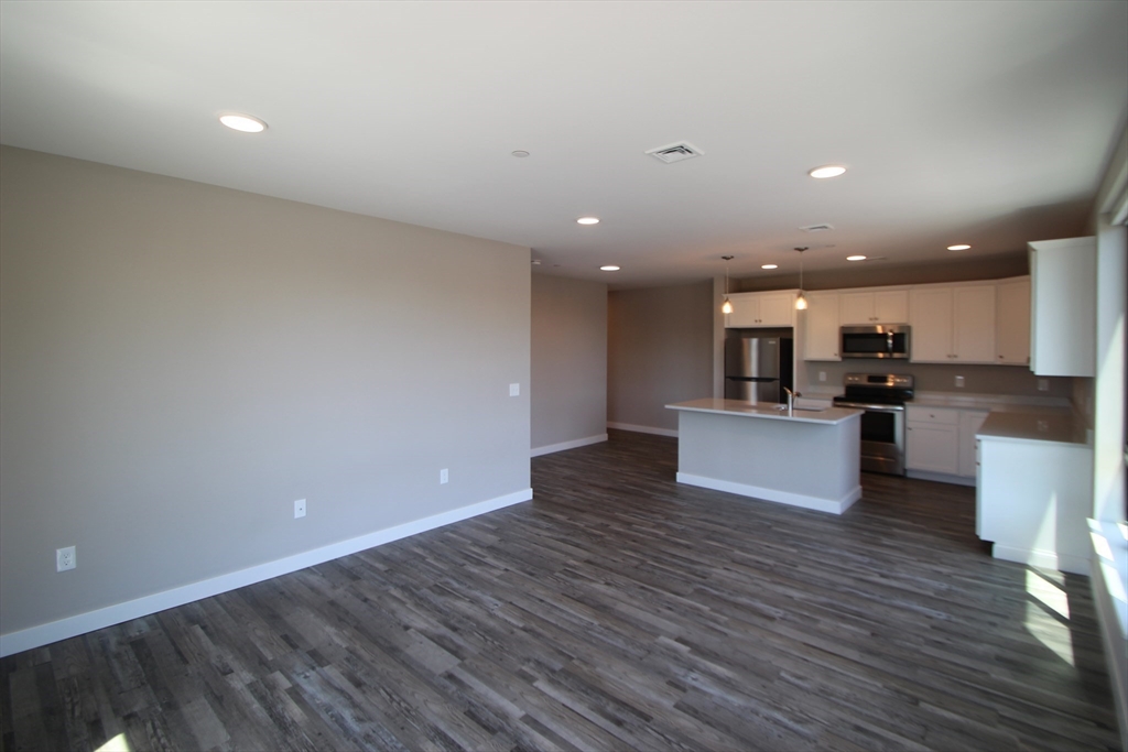 629 Washington St, Whitman