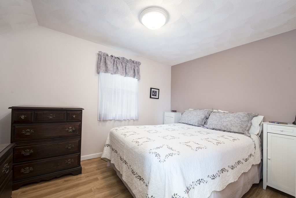 75 Saugus Ave, Saugus