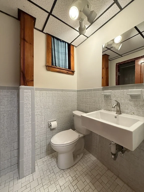 115 Grove St, Chestnut Hill