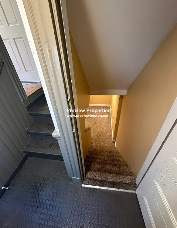 28 Montfern Ave, Oak Square