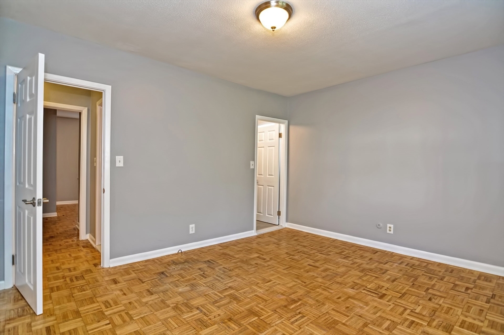 35 Lake Shore Ct, Brighton