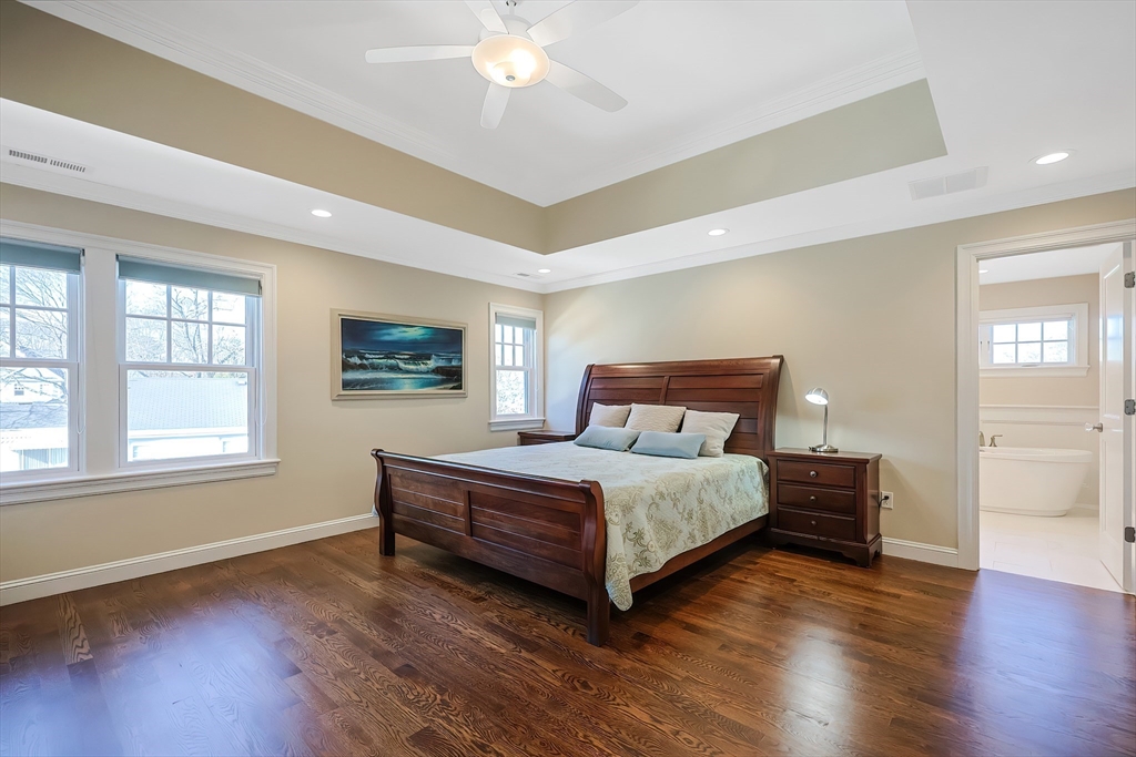 7 Marshall Rd, Wellesley