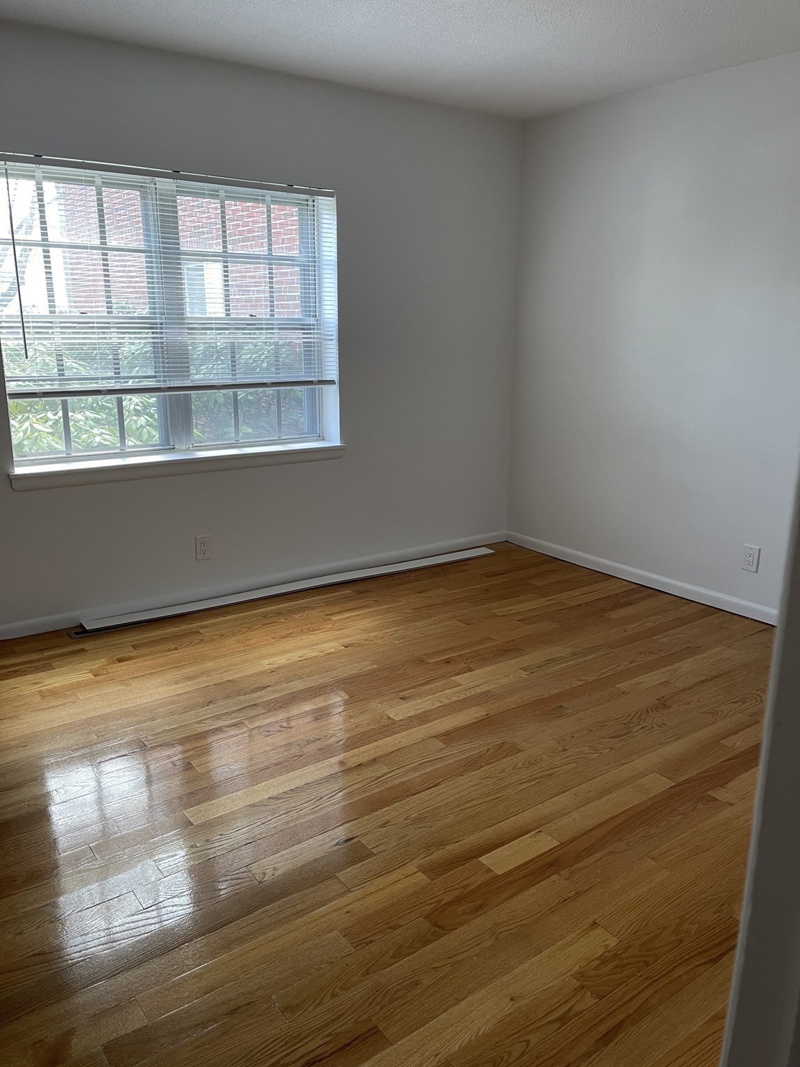 166 Lake Shore Rd, Oak Square