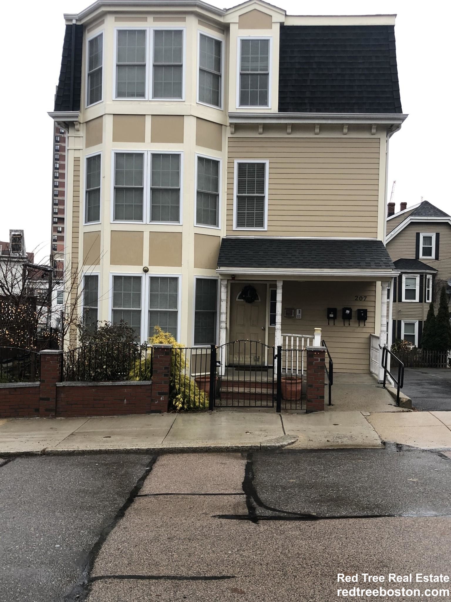 207 Hillside St, Roxbury