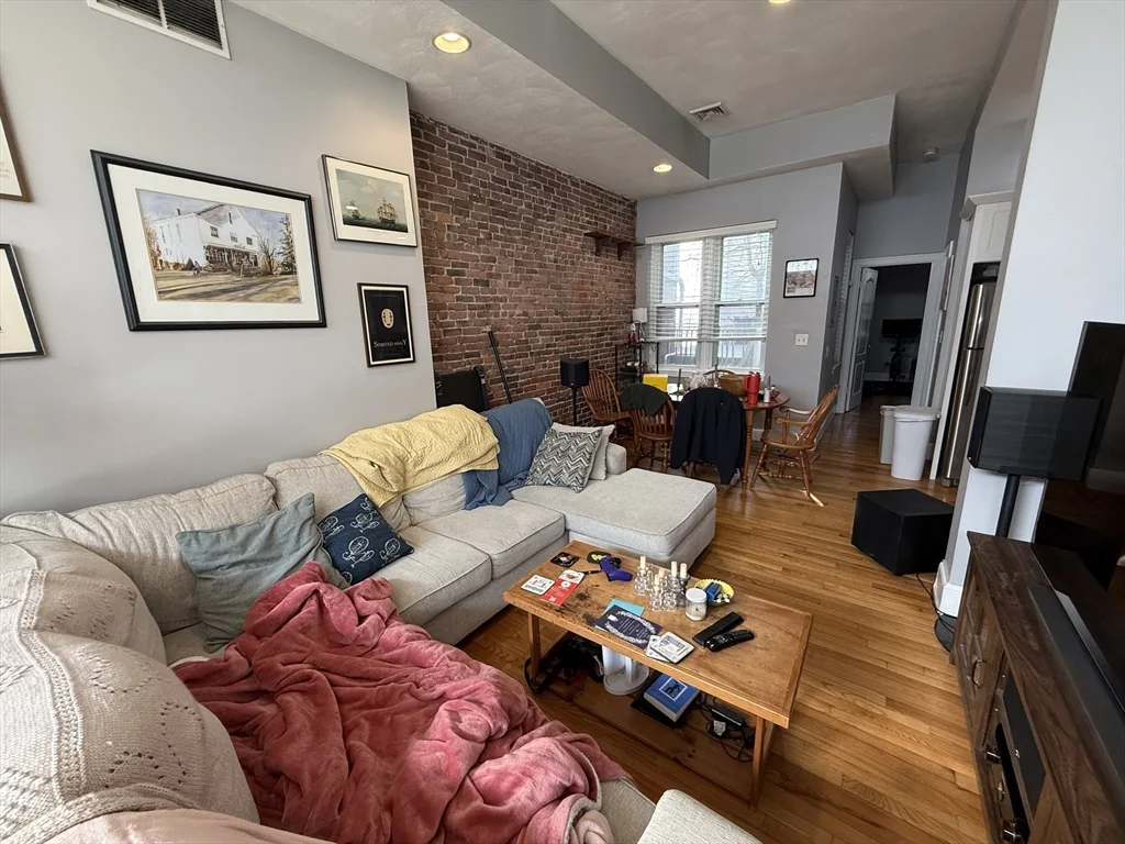 146 W Fourth St, South Boston