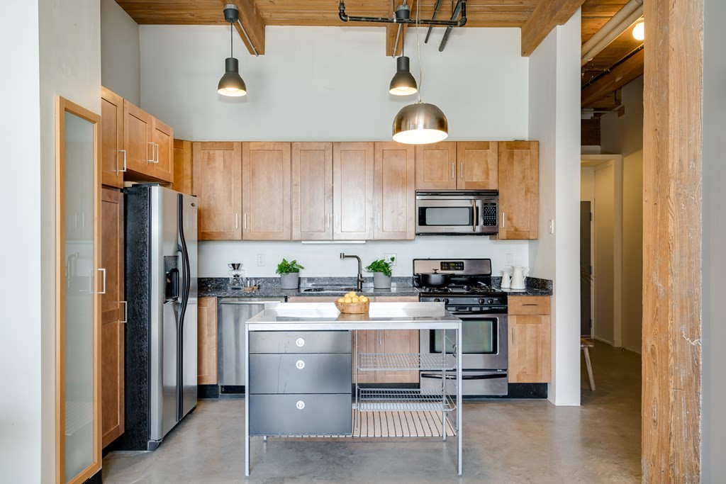 43 Charlton, Everett