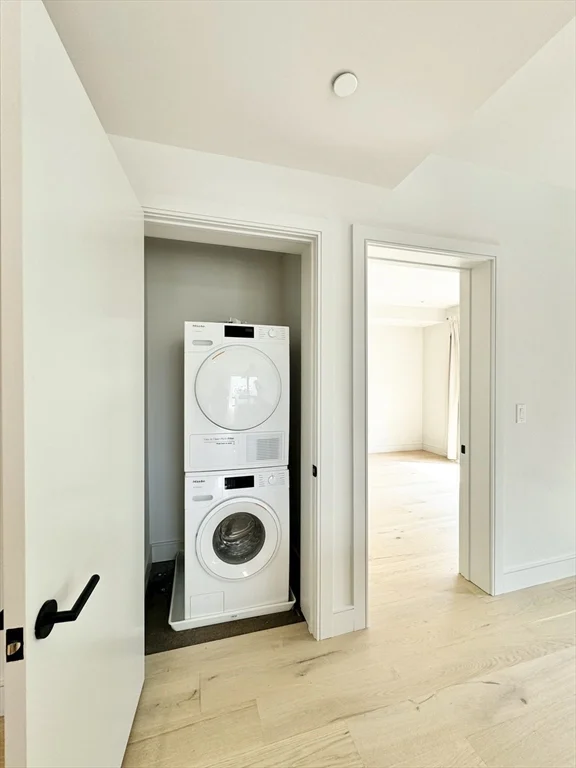 1 Nevins Hill Way, Brighton